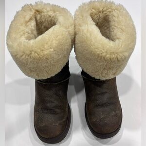 UGG Vintage Classic Tall Brown Bomber Leather Boots Sheep Skin Lining.